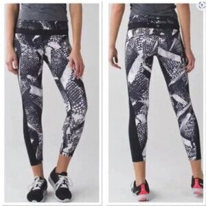 Lululemon Athletica Black White Snake Print High Rise Crop Leggings Size 4